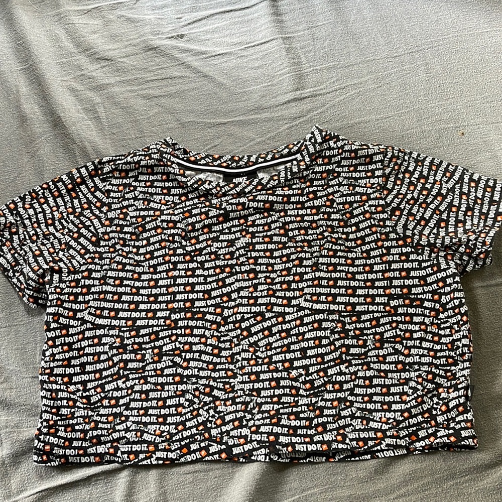 Nike crop shirt sz medium
